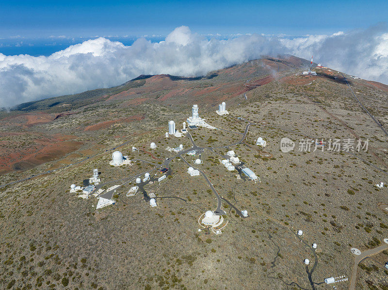 西班牙特内里费群岛的泰德天文台(Observatorio del Teide)和加那利群岛天体物理研究所鸟瞰图